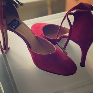 Beautiful 9 West red suede shoes